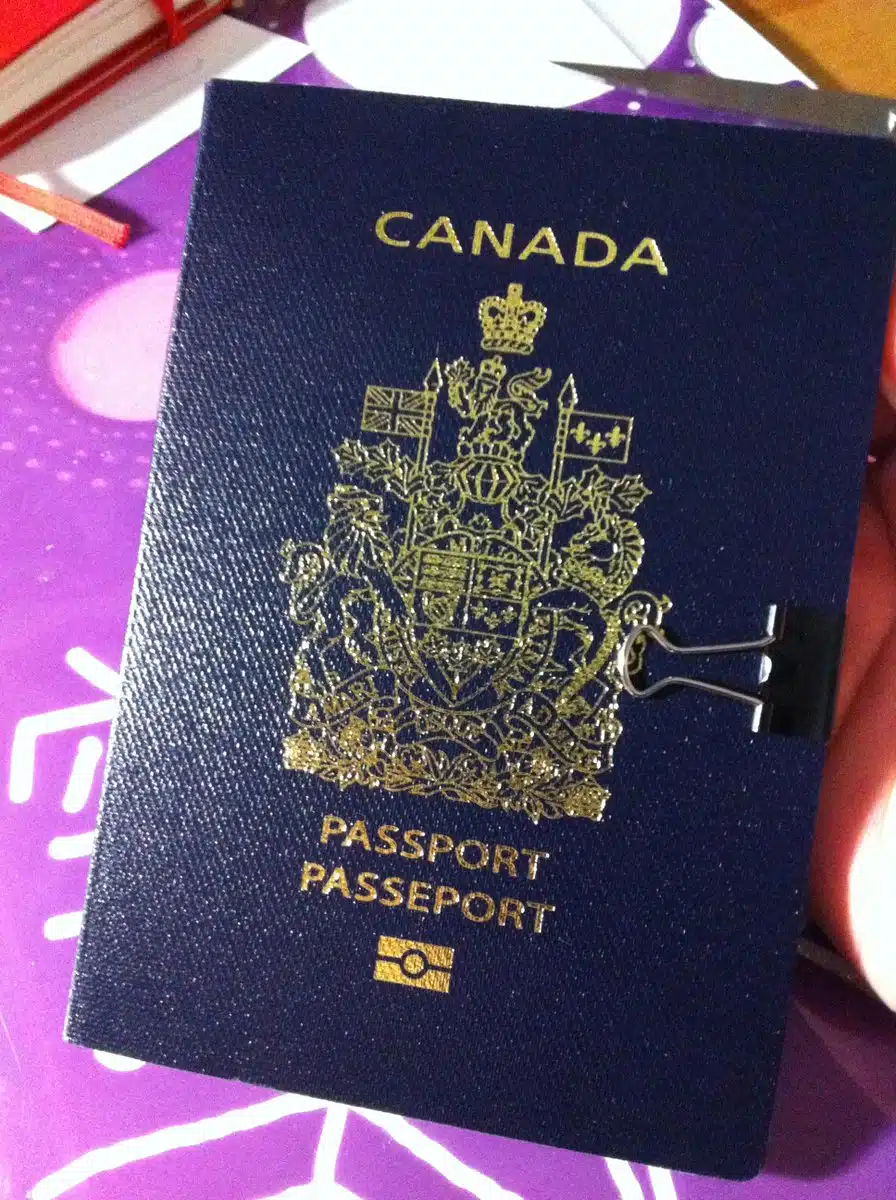 Canadian-Passport.webp 购买真实加拿大护照 - Image 1